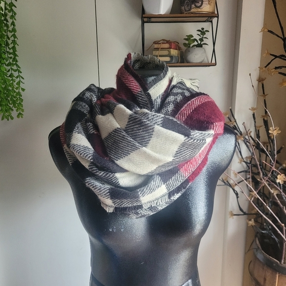 Eclipse Plaid Blanket Scarf - Picture 1 of 4